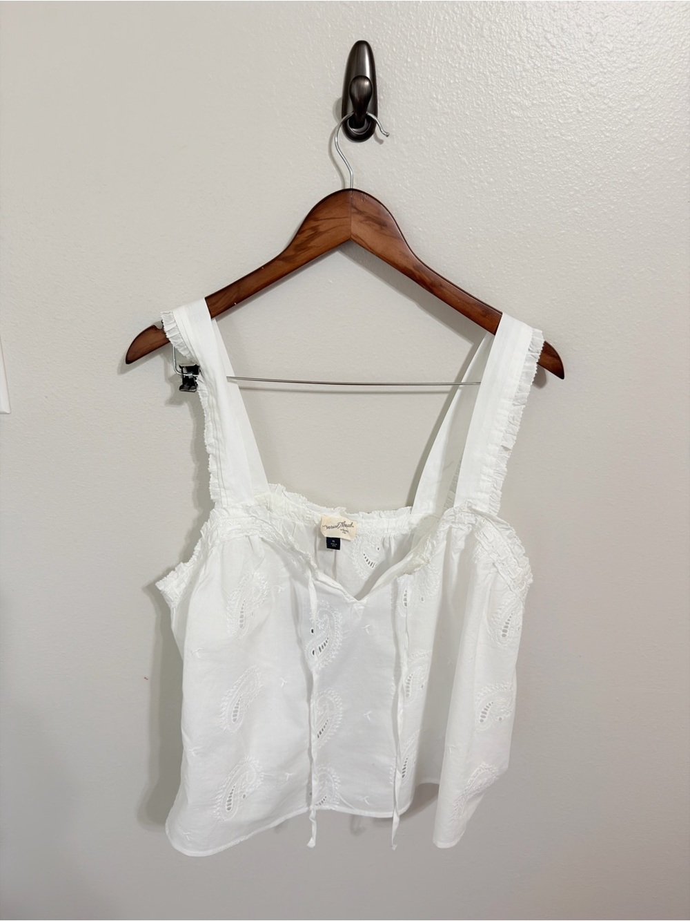 Universal Thread White Eyelet Tie-Front Camisole